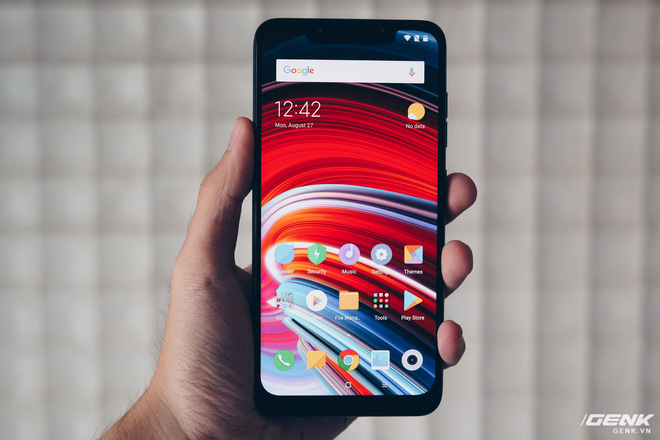 Trên tay Pocophone F1 chính hãng: 7.99 triệu có Snapdragon 845, pin 4000mAh, tai thỏ, camera kép - Ảnh 4. Trên tay Pocophone F1 chính hãng: 7.99 triệu có Snapdragon 845, pin 4000mAh, tai thỏ, camera kép - Ảnh 4.