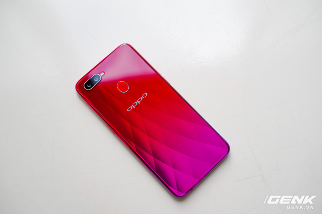 Đọ tốc độ sạc nhanh của Oppo F9 với iPhone X: có được như quảng cáo? - Ảnh 1.