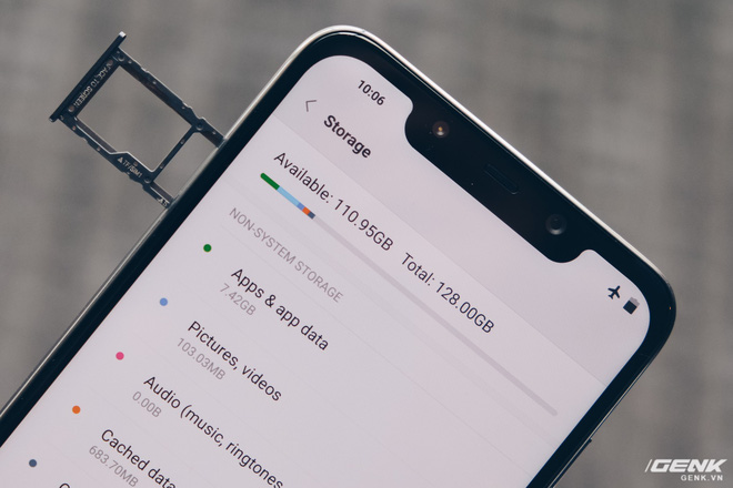 Trên tay Pocophone F1 chính hãng: 7.99 triệu có Snapdragon 845, pin 4000mAh, tai thỏ, camera kép - Ảnh 11. Trên tay Pocophone F1 chính hãng: 7.99 triệu có Snapdragon 845, pin 4000mAh, tai thỏ, camera kép - Ảnh 11.