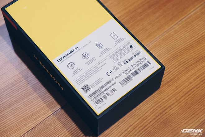 Trên tay Pocophone F1 chính hãng: 7.99 triệu có Snapdragon 845, pin 4000mAh, tai thỏ, camera kép - Ảnh 2. Trên tay Pocophone F1 chính hãng: 7.99 triệu có Snapdragon 845, pin 4000mAh, tai thỏ, camera kép - Ảnh 2.