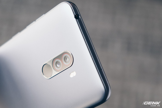 Trên tay Pocophone F1 chính hãng: 7.99 triệu có Snapdragon 845, pin 4000mAh, tai thỏ, camera kép - Ảnh 10. Trên tay Pocophone F1 chính hãng: 7.99 triệu có Snapdragon 845, pin 4000mAh, tai thỏ, camera kép - Ảnh 10.