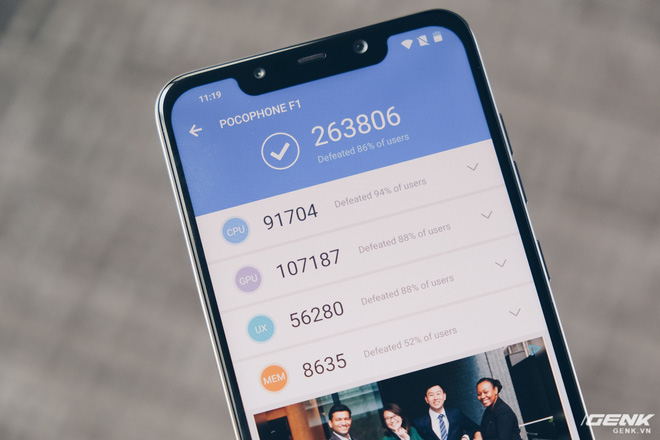 Trên tay Pocophone F1 chính hãng: 7.99 triệu có Snapdragon 845, pin 4000mAh, tai thỏ, camera kép - Ảnh 13. Trên tay Pocophone F1 chính hãng: 7.99 triệu có Snapdragon 845, pin 4000mAh, tai thỏ, camera kép - Ảnh 13.
