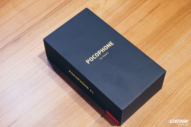 Trên tay Pocophone F1 chính hãng: 7.99 triệu có Snapdragon 845, pin 4000mAh, tai thỏ, camera kép - Ảnh 1. Trên tay Pocophone F1 chính hãng: 7.99 triệu có Snapdragon 845, pin 4000mAh, tai thỏ, camera kép - Ảnh 1.