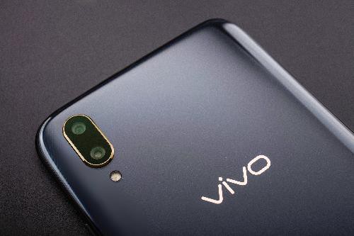 Vivo V11 tiếp tục nhá hàng với loạt ảnh chứng minh mình sẽ là đối thủ đáng gờm trong phân khúc tầm trung - Ảnh 2. Vivo V11 tiếp tục nhá hàng với loạt ảnh chứng minh mình sẽ là đối thủ đáng gờm trong phân khúc tầm trung - Ảnh 2.