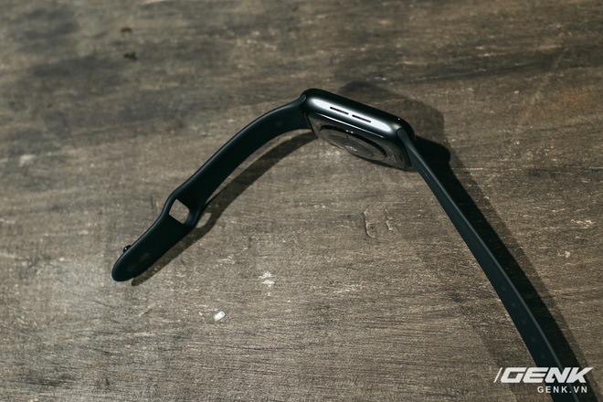 Trên tay Apple Watch Series 4 mới về Việt Nam: Thiết kế lột xác, tính năng sức khỏe hữu ích, giá từ 14 triệu đồng - Ảnh 7. Trên tay Apple Watch Series 4 mới về Việt Nam: Thiết kế lột xác, tính năng sức khỏe hữu ích, giá từ 14 triệu đồng - Ảnh 7.