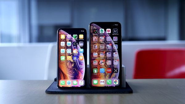 CEO Tim Cook 2 lần biện hộ cho giá bán đắt đỏ của iPhone X và iPhone Xs, khiến fan Apple lắc đầu - Ảnh 2. CEO Tim Cook 2 lần biện hộ cho giá bán đắt đỏ của iPhone X và iPhone Xs, khiến fan Apple lắc đầu - Ảnh 2.