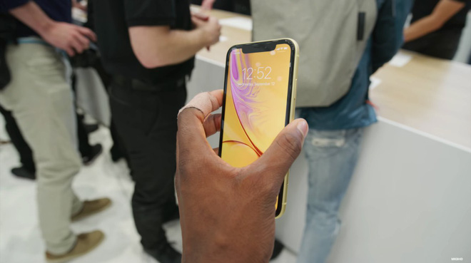 Soi kỹ từng màu của XR, mẫu iPhone dự kiến bán chạy hơn cả XS và XS Max - Ảnh 13. Soi kỹ từng màu của XR, mẫu iPhone dự kiến bán chạy hơn cả XS và XS Max - Ảnh 13.