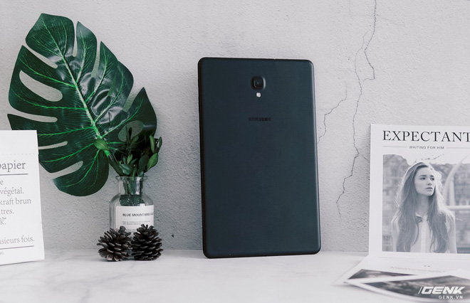 Trên tay Galaxy Tab A 10.5 mới: Cỗ máy giải trí 4 loa Dolby Atmos, pin lớn, hỗ trợ sạc nhanh, 4G LTE và nhận diện khuôn mặt - Ảnh 4. Trên tay Galaxy Tab A 10.5 mới: Cỗ máy giải trí 4 loa Dolby Atmos, pin lớn, hỗ trợ sạc nhanh, 4G LTE và nhận diện khuôn mặt - Ảnh 4.