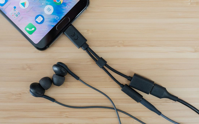 Lợi thế ít người nghĩ đến của iPhone so với cả làng Android: cổng sạc - Ảnh 1.