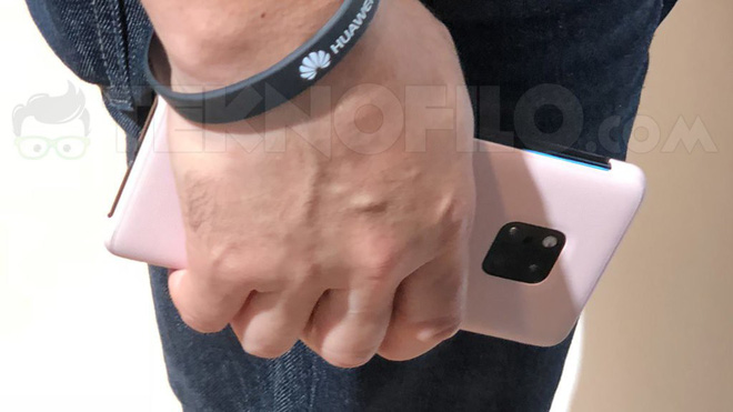 Huawei Mate 20, Mate 20 Pro lộ ảnh thật và ảnh dựng, xác nhận cụm 3 camera sau xếp thành hình vuông - Ảnh 2.