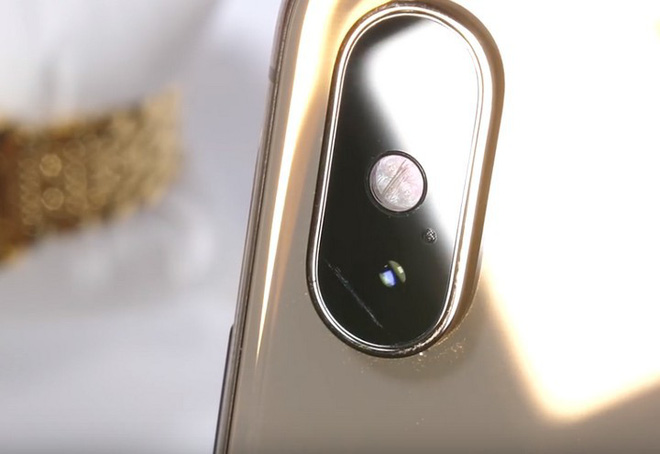 Tra tấn iPhone XS Max bằng cào xước, hơ lửa và bẻ cong: Độ bền tốt nhưng khả năng chống xước không cao - Ảnh 3. Tra tấn iPhone XS Max bằng cào xước, hơ lửa và bẻ cong: Độ bền tốt nhưng khả năng chống xước không cao - Ảnh 3.