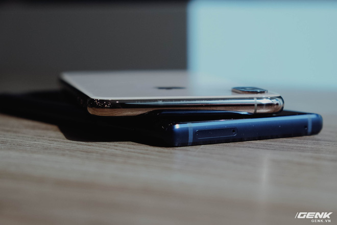 So sánh iPhone XS Max và Galaxy Note9: Khi 1 chiếc XS Max mua được 2 chiếc Note9, bạn sẽ chọn chiếc máy nào? - Ảnh 6. So sánh iPhone XS Max và Galaxy Note9: Khi 1 chiếc XS Max mua được 2 chiếc Note9, bạn sẽ chọn chiếc máy nào? - Ảnh 6.