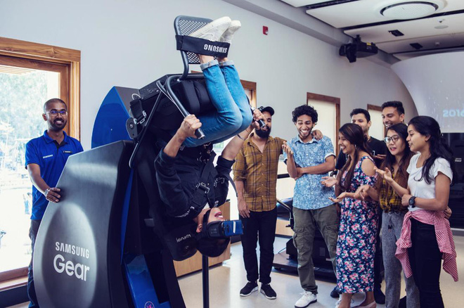 Bên trong cửa hàng bán lẻ và trải nghiệm sản phẩm lớn nhất thế giới của Samsung - Ảnh 4. Bên trong cửa hàng bán lẻ và trải nghiệm sản phẩm lớn nhất thế giới của Samsung - Ảnh 4.