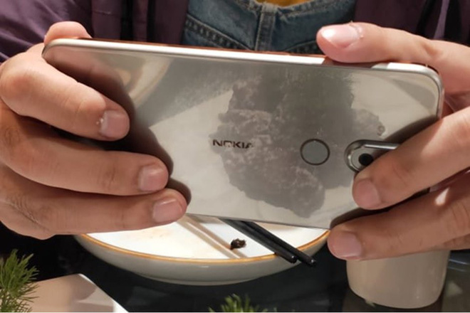 Nokia 7.1 (Plus) lộ ảnh thực tế, camera kép phía sau, màn hình tai thỏ - Ảnh 1. Nokia 7.1 (Plus) lộ ảnh thực tế, camera kép phía sau, màn hình tai thỏ - Ảnh 1.