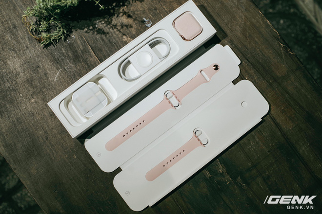 Trên tay Apple Watch Series 4 mới về Việt Nam: Thiết kế lột xác, tính năng sức khỏe hữu ích, giá từ 14 triệu đồng - Ảnh 2. Trên tay Apple Watch Series 4 mới về Việt Nam: Thiết kế lột xác, tính năng sức khỏe hữu ích, giá từ 14 triệu đồng - Ảnh 2.