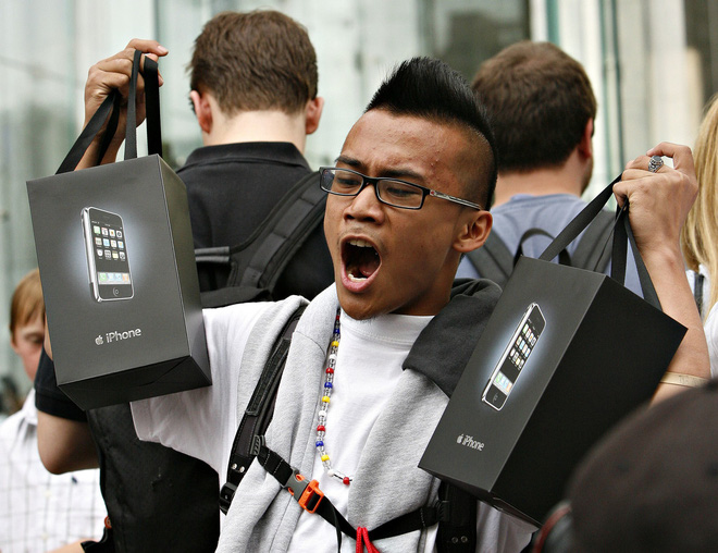Nhìn lại 11 năm trước: Apple từng giảm giá iPhone 200 USD khiến iFan giận dữ và cực lực phản đối - Ảnh 3. Nhìn lại 11 năm trước: Apple từng giảm giá iPhone 200 USD khiến iFan giận dữ và cực lực phản đối - Ảnh 3.