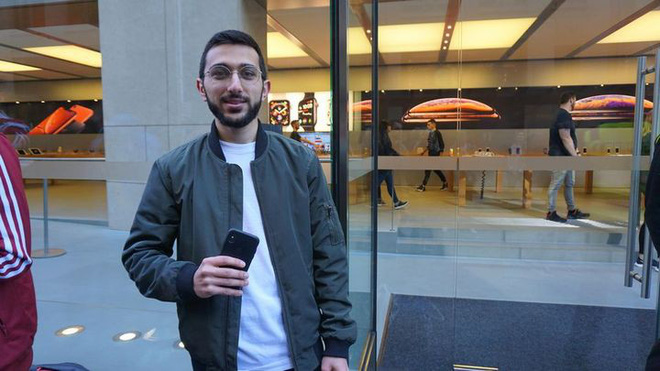 Đợt mở bán iPhone năm nay không còn như ngày hội nhưng cũng đủ đông vui để thấy Apple chưa bao giờ hết hấp dẫn - Ảnh 7. Đợt mở bán iPhone năm nay không còn như ngày hội nhưng cũng đủ đông vui để thấy Apple chưa bao giờ hết hấp dẫn - Ảnh 7.