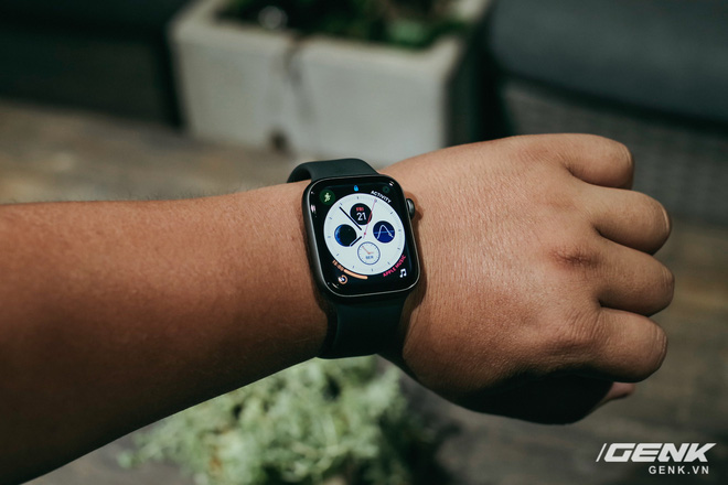 Trên tay Apple Watch Series 4 mới về Việt Nam: Thiết kế lột xác, tính năng sức khỏe hữu ích, giá từ 14 triệu đồng - Ảnh 5. Trên tay Apple Watch Series 4 mới về Việt Nam: Thiết kế lột xác, tính năng sức khỏe hữu ích, giá từ 14 triệu đồng - Ảnh 5.