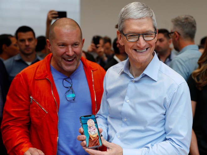 CEO Tim Cook 2 lần biện hộ cho giá bán đắt đỏ của iPhone X và iPhone Xs, khiến fan Apple lắc đầu - Ảnh 1. CEO Tim Cook 2 lần biện hộ cho giá bán đắt đỏ của iPhone X và iPhone Xs, khiến fan Apple lắc đầu - Ảnh 1.