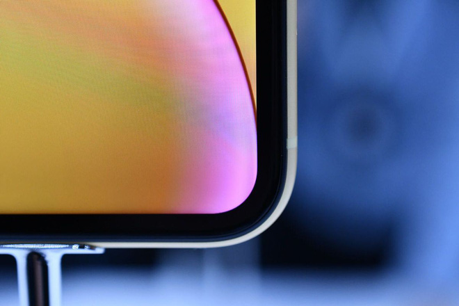Trên tay iPhone XR: Màu đỏ và cam rất nổi bật, viền màn hình hơi dày do dùng màn LCD - Ảnh 3. Trên tay iPhone XR: Màu đỏ và cam rất nổi bật, viền màn hình hơi dày do dùng màn LCD - Ảnh 3.