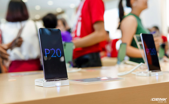 Cửa hàng trải nghiệm đầu tiên của Huawei đã có mặt ở Hà Nội: Mate RS Porsche Design, Matebook X Pro và hơn thế nữa… - Ảnh 3. Cửa hàng trải nghiệm đầu tiên của Huawei đã có mặt ở Hà Nội: Mate RS Porsche Design, Matebook X Pro và hơn thế nữa… - Ảnh 3.