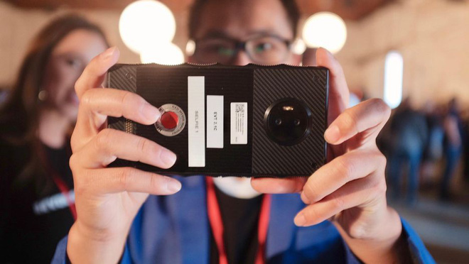Những hình ảnh thực tế đầu tiên của chiếc smartphone màn hình holographic Red Hydrogen - Ảnh 12.