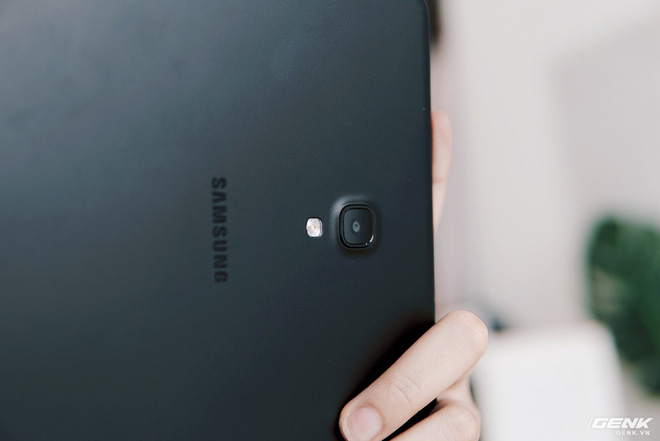 Trên tay Galaxy Tab A 10.5 mới: Cỗ máy giải trí 4 loa Dolby Atmos, pin lớn, hỗ trợ sạc nhanh, 4G LTE và nhận diện khuôn mặt - Ảnh 13. Trên tay Galaxy Tab A 10.5 mới: Cỗ máy giải trí 4 loa Dolby Atmos, pin lớn, hỗ trợ sạc nhanh, 4G LTE và nhận diện khuôn mặt - Ảnh 13.