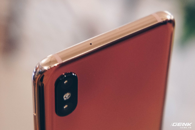 Trên tay Xiaomi Mi 8 Pro: Mi 8 thêm cảm biến vân tay dưới màn hình, màu gradient bắt mắt - Ảnh 7. Trên tay Xiaomi Mi 8 Pro: Mi 8 thêm cảm biến vân tay dưới màn hình, màu gradient bắt mắt - Ảnh 7.