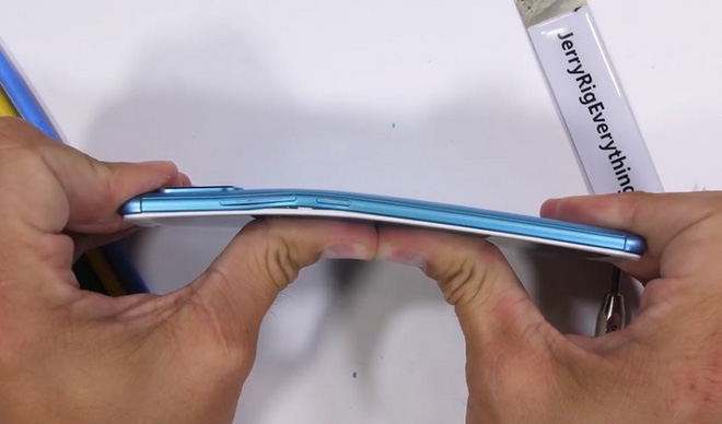 Tra tấn Xiaomi Redmi Note 5 Pro với dao, lửa và bẻ cong: Giá rẻ nhưng độ hoàn thiện không hề rẻ tiền - Ảnh 6. Tra tấn Xiaomi Redmi Note 5 Pro với dao, lửa và bẻ cong: Giá rẻ nhưng độ hoàn thiện không hề rẻ tiền - Ảnh 6.