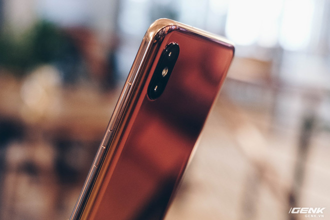 Trên tay Xiaomi Mi 8 Pro: Mi 8 thêm cảm biến vân tay dưới màn hình, màu gradient bắt mắt - Ảnh 8. Trên tay Xiaomi Mi 8 Pro: Mi 8 thêm cảm biến vân tay dưới màn hình, màu gradient bắt mắt - Ảnh 8.