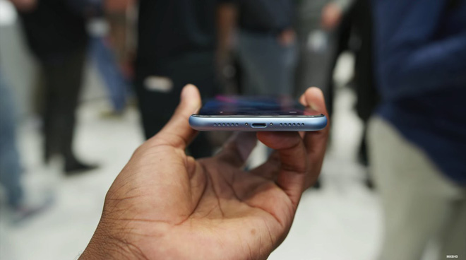 Soi kỹ từng màu của XR, mẫu iPhone dự kiến bán chạy hơn cả XS và XS Max - Ảnh 12. Soi kỹ từng màu của XR, mẫu iPhone dự kiến bán chạy hơn cả XS và XS Max - Ảnh 12.