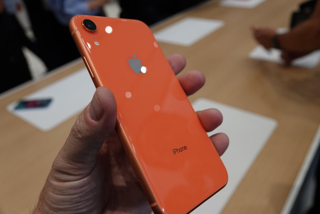 Nếu có hãng Android nào dám làm smartphone thân thiện với túi tiền như iPhone XR, chắc chắn họ sẽ bị ném đá tơi bời - Ảnh 4. Nếu có hãng Android nào dám làm smartphone thân thiện với túi tiền như iPhone XR, chắc chắn họ sẽ bị ném đá tơi bời - Ảnh 4.
