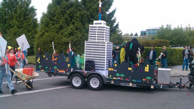 Ngày này 8 năm trước: Microsoft đã tổ chức một cuộc diễu hành kỷ niệm cái chết của iPhone - Ảnh 3. Ngày này 8 năm trước: Microsoft đã tổ chức một cuộc diễu hành kỷ niệm cái chết của iPhone - Ảnh 3.