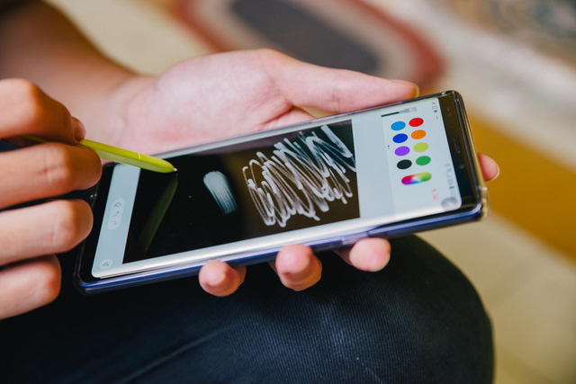 S-Pen: Khi ngòi bút mạnh hơn “gươm giáo” - Ảnh 1. S-Pen: Khi ngòi bút mạnh hơn “gươm giáo” - Ảnh 1.