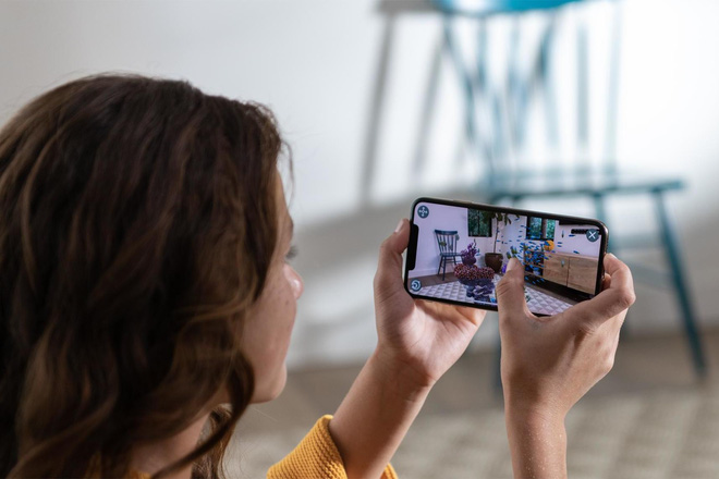 iPhone mới bị phụ nữ chỉ trích vì trọng nam khinh nữ, quá to - Ảnh 1. iPhone mới bị phụ nữ chỉ trích vì trọng nam khinh nữ, quá to - Ảnh 1.