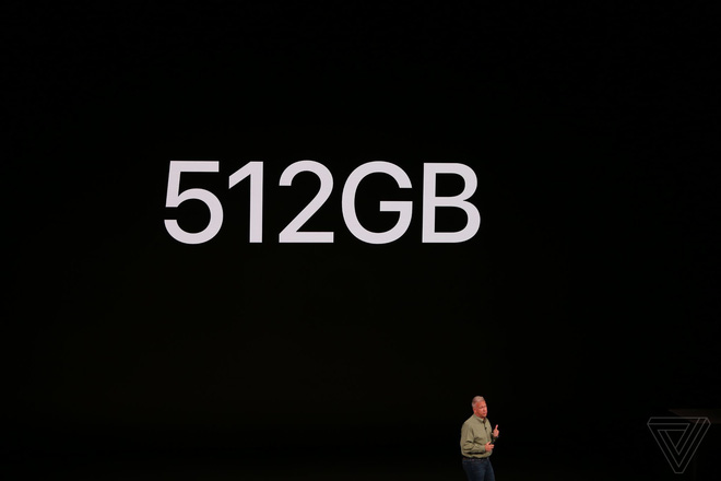 Lần đầu tiên Apple ra mắt một chiếc iPhone với màn hình lớn hơn cả Galaxy Note9 - Ảnh 3. Lần đầu tiên Apple ra mắt một chiếc iPhone với màn hình lớn hơn cả Galaxy Note9 - Ảnh 3.