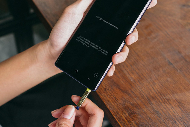 Tự dưng ai cũng hỏi thăm khi ngày đầu cầm trong tay Galaxy Note9 - Ảnh 2.