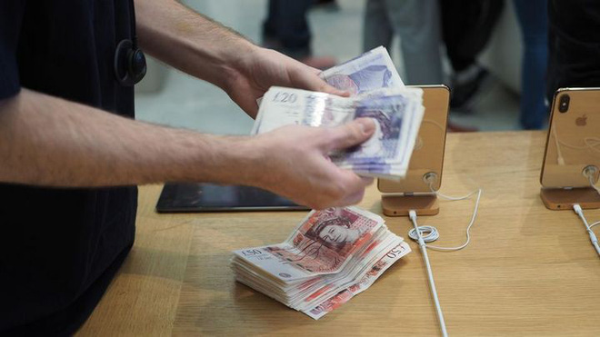 Đợt mở bán iPhone năm nay không còn như ngày hội nhưng cũng đủ đông vui để thấy Apple chưa bao giờ hết hấp dẫn - Ảnh 30. Đợt mở bán iPhone năm nay không còn như ngày hội nhưng cũng đủ đông vui để thấy Apple chưa bao giờ hết hấp dẫn - Ảnh 30.