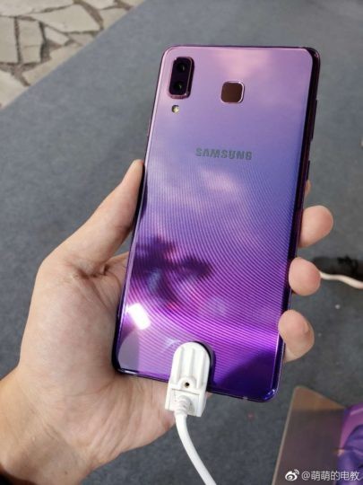 Không thoát khỏi trend, đến lượt Samsung sẽ phát hành Galaxy A9 Star phiên bản màu gradient - Ảnh 2. Không thoát khỏi trend, đến lượt Samsung sẽ phát hành Galaxy A9 Star phiên bản màu gradient - Ảnh 2.