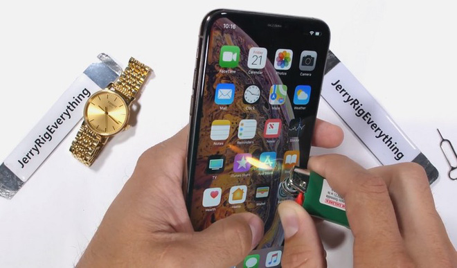 Tra tấn iPhone XS Max bằng cào xước, hơ lửa và bẻ cong: Độ bền tốt nhưng khả năng chống xước không cao - Ảnh 4. Tra tấn iPhone XS Max bằng cào xước, hơ lửa và bẻ cong: Độ bền tốt nhưng khả năng chống xước không cao - Ảnh 4.