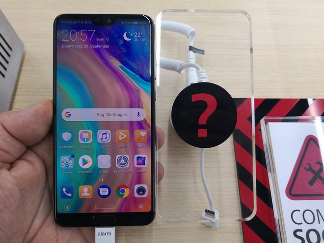 Huawei nhá hàng Mate 20 ở các cửa hàng bán lẻ với nguyên mẫu bằng kính - Ảnh 1. Huawei nhá hàng Mate 20 ở các cửa hàng bán lẻ với nguyên mẫu bằng kính - Ảnh 1.