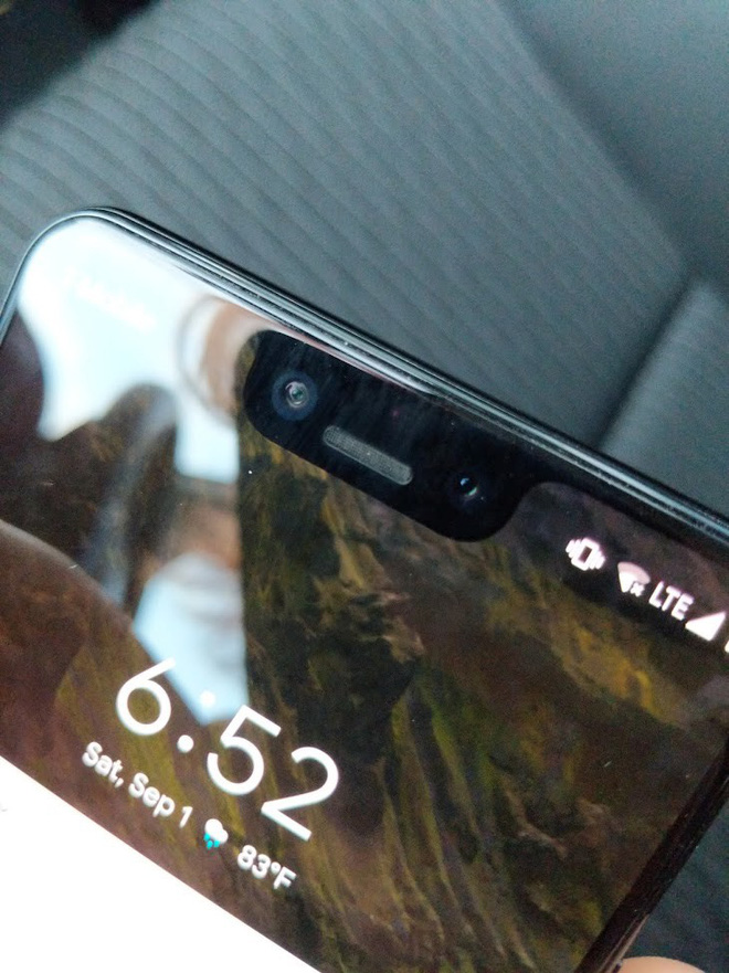 Nhân viên Google bỏ quên nguyên mẫu Pixel 3 XL màu đen trên xe của tài xế Lyft - Ảnh 1.
