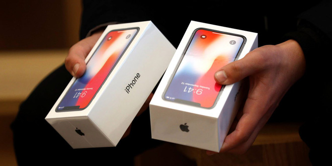 CEO Tim Cook 2 lần biện hộ cho giá bán đắt đỏ của iPhone X và iPhone Xs, khiến fan Apple lắc đầu - Ảnh 3. CEO Tim Cook 2 lần biện hộ cho giá bán đắt đỏ của iPhone X và iPhone Xs, khiến fan Apple lắc đầu - Ảnh 3.