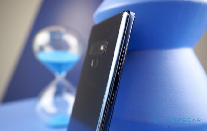 Cuối tháng này, chủ nhân của Galaxy Note 9 sẽ không còn phải khổ sở vì triệu hồi nhầm Bixby nữa - Ảnh 3. Cuối tháng này, chủ nhân của Galaxy Note 9 sẽ không còn phải khổ sở vì triệu hồi nhầm Bixby nữa - Ảnh 3.