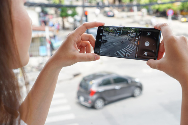Chiêm ngưỡng tân binh Huawei Mate 20 Pro không chỉ đẹp mà còn mạnh mẽ - Ảnh 7.