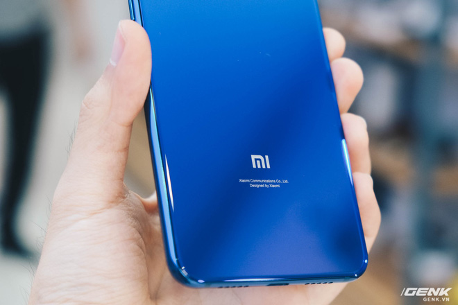 Trên tay Xiaomi Mi 8 Lite giá từ 5 triệu: Đứa con lai của Xiaomi và Huawei, hứa hẹn phá đảo phân khúc tầm trung - Ảnh 7. Trên tay Xiaomi Mi 8 Lite giá từ 5 triệu: Đứa con lai của Xiaomi và Huawei, hứa hẹn phá đảo phân khúc tầm trung - Ảnh 7.
