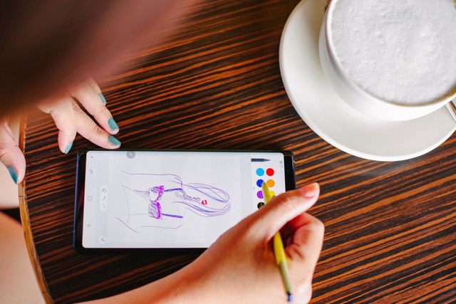 Hãy nhìn cách cô gái này dùng S-Pen, bạn sẽ tin rằng Galaxy Note9 thực sự hữu ích trong công việc - Ảnh 5. Hãy nhìn cách cô gái này dùng S-Pen, bạn sẽ tin rằng Galaxy Note9 thực sự hữu ích trong công việc - Ảnh 5.