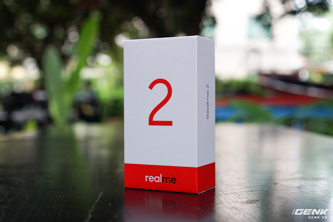 Trên tay Realme 2: Khi Oppo quyết định khô máu với Xiaomi - Ảnh 1. Trên tay Realme 2: Khi Oppo quyết định khô máu với Xiaomi - Ảnh 1.