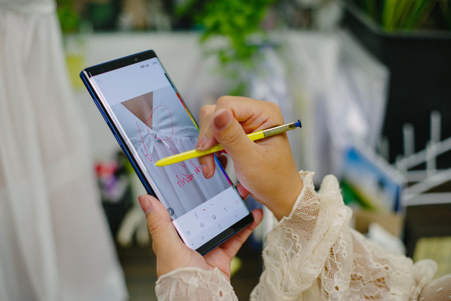Hãy nhìn cách cô gái này dùng S-Pen, bạn sẽ tin rằng Galaxy Note9 thực sự hữu ích trong công việc - Ảnh 7. Hãy nhìn cách cô gái này dùng S-Pen, bạn sẽ tin rằng Galaxy Note9 thực sự hữu ích trong công việc - Ảnh 7.