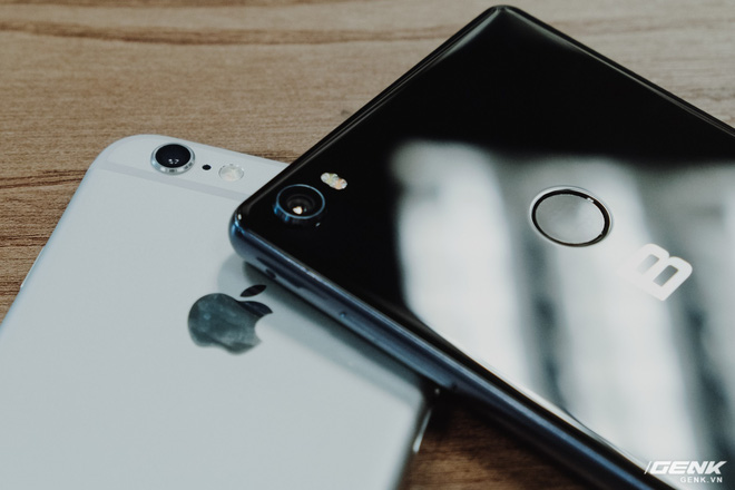 Trên tay & đánh giá nhanh Bphone 3 giá từ 6.99 triệu: Cuối cùng, người Việt đã có một chiếc smartphone đáng để tự hào - Ảnh 7. Trên tay & đánh giá nhanh Bphone 3 giá từ 6.99 triệu: Cuối cùng, người Việt đã có một chiếc smartphone đáng để tự hào - Ảnh 7.